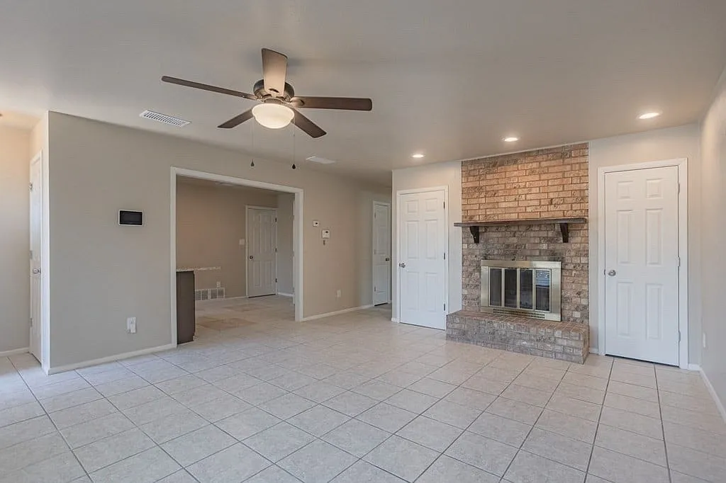 2510 Fontana St — Photo 3