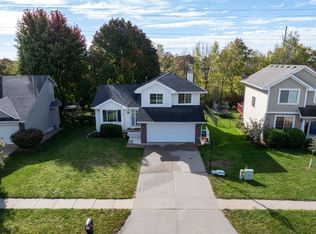 9220 Timberwood Dr, Johnston, IA 50131