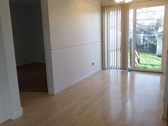 3rd image of 12900 Darlington Ave