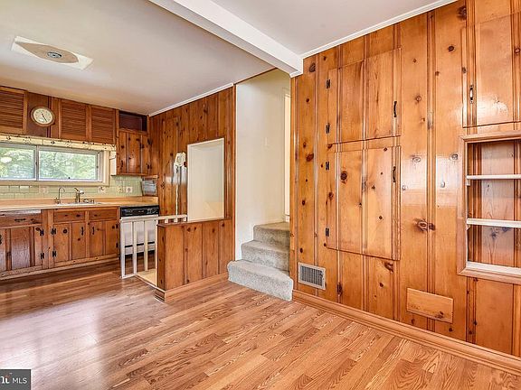 4th image of 80 Bay Park Way