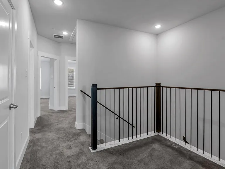 7545 Reis Ln — Photo 17