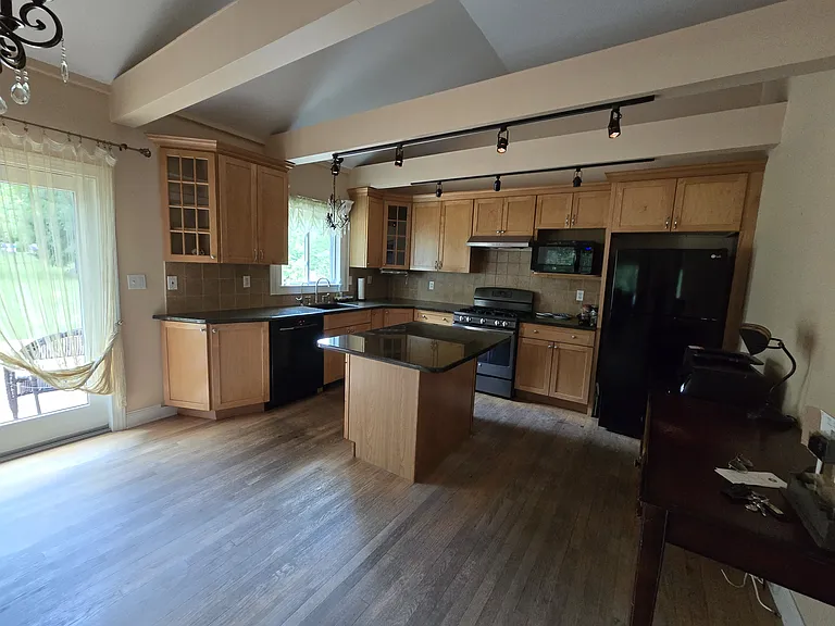 35 Wilson Ave — Photo 5