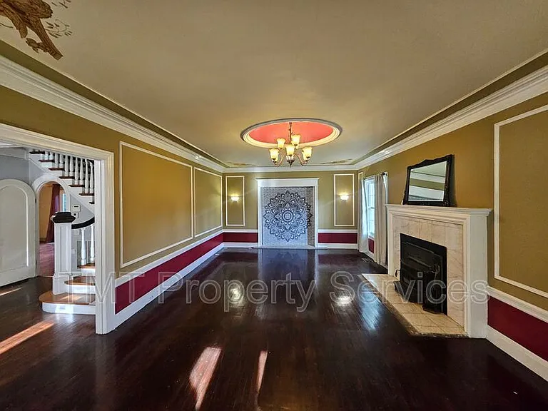 1214 N Pershing Ave — Photo 73
