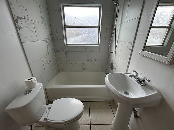 5th image of 707 Woodrow Ave #A