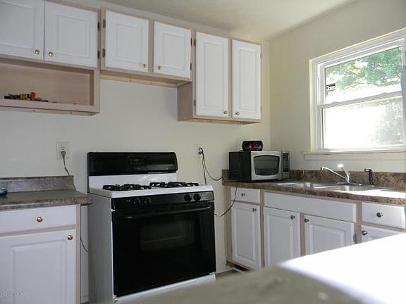 4th image of 5101 Garden Green Way