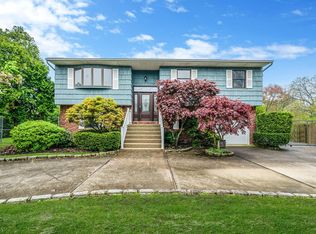 40 Cedarhurst St, Islip Terrace, NY 11752