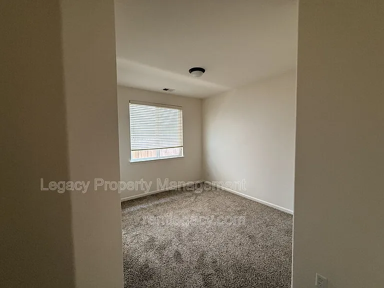 10230 Canadeo Cir — Photo 16