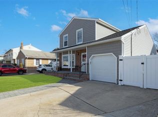 24 Maple St NE, Farmingdale, NY 11735
