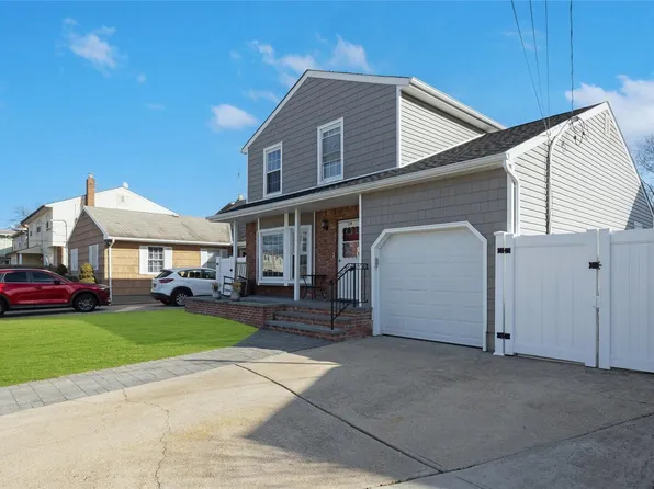 24 NE Maple Street, Farmingdale, NY 11735