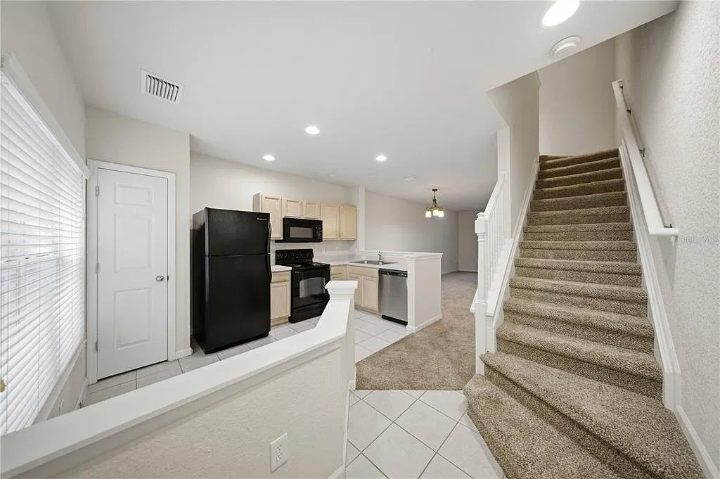 2 bed, 2.5 bath, 1161 sqft, $1,450 — Photo 3