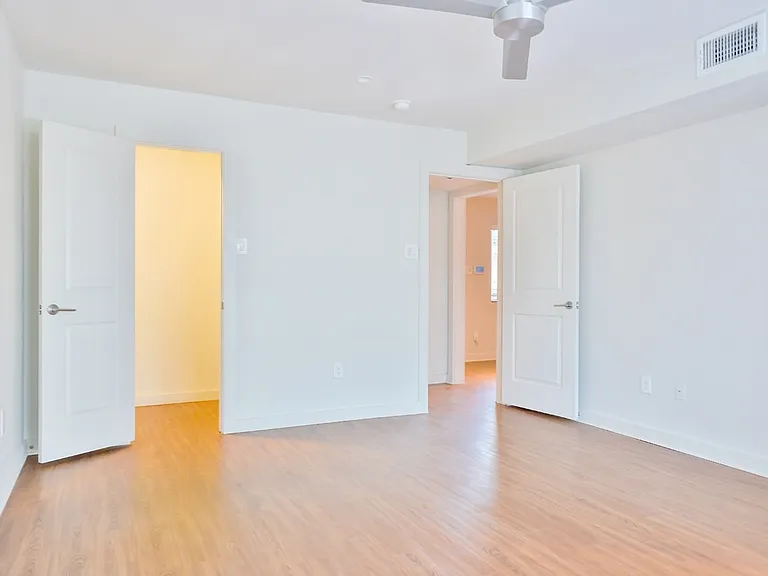2043 Sul Ross St #8 — Photo 7