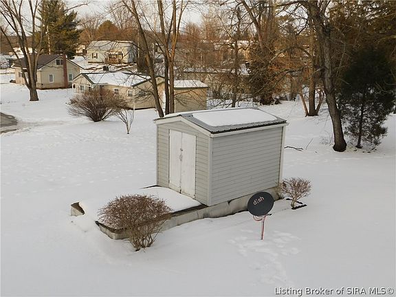 4th image of 264 W Wainwright Avenue