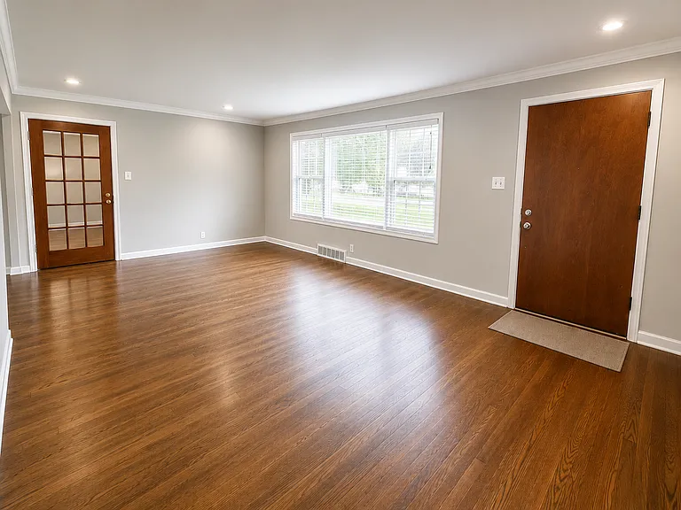 1033 Bakewell Dr — Photo 3