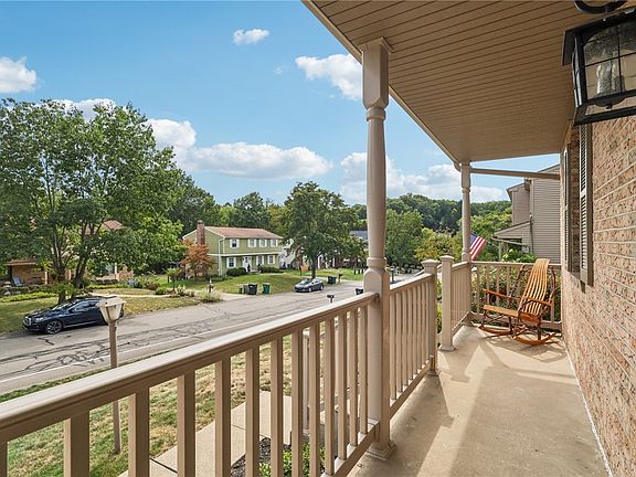 3rd image of 215 Kinvara Dr