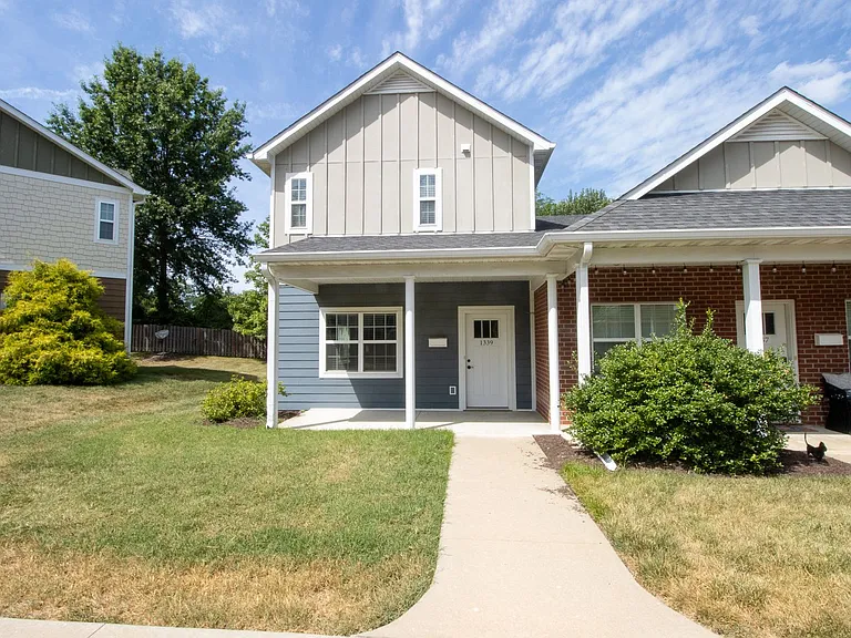 1313-1343 W Broadway — Photo 4