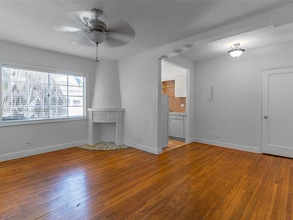 3rd image of 940 Jefferson Ave APT 7