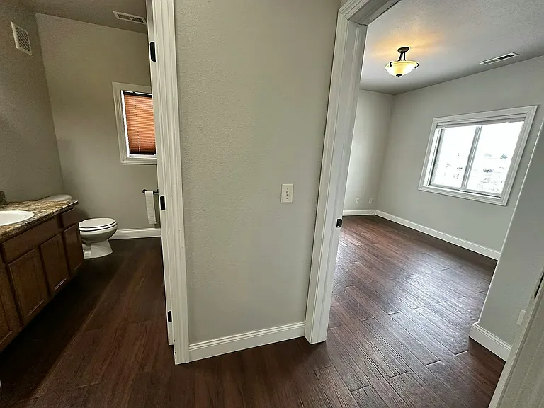 1111 Anamosa St #3 — Photo 16
