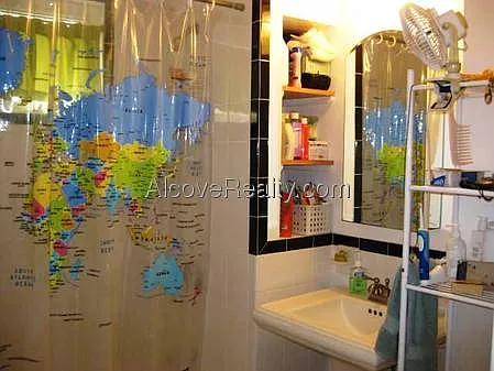 3 bed, 1.0 bath, $4,400 — Photo 4