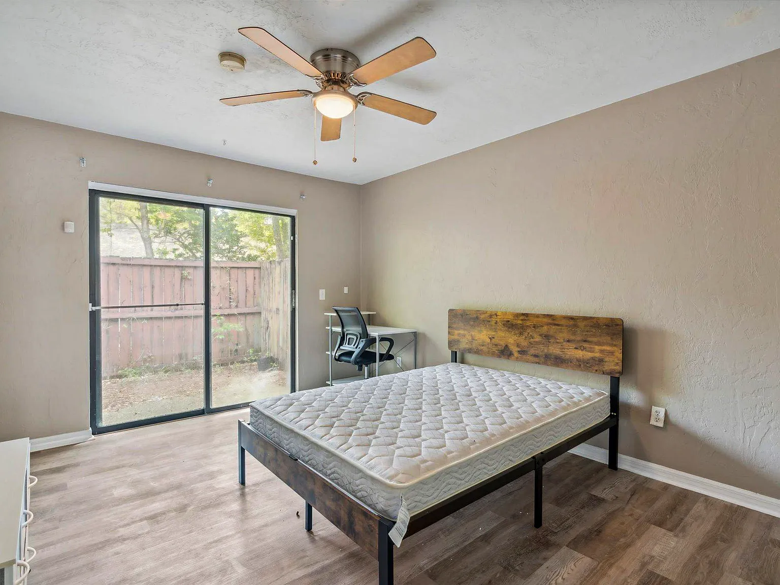 3 bed, 2.0 bath, 966 sqft, $910 — Photo 4