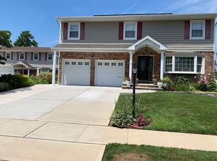 26 Heritage Ct, Valley Stream, NY 11581
