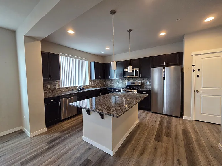 2524 Jacaranda Ave — Photo 13