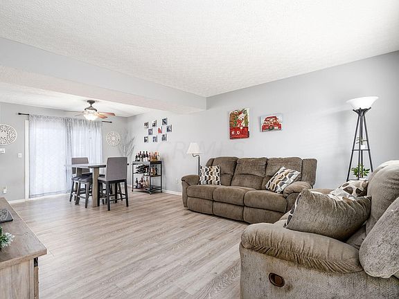 3rd image of 2203 Grove Oaks Ct