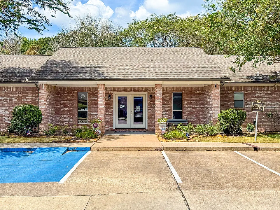 Brookhollow Apartments