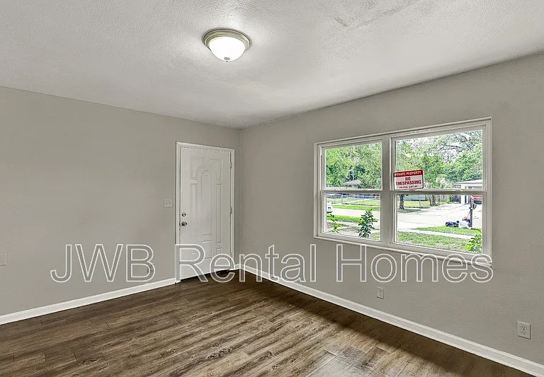 141 W 43rd St — Photo 6