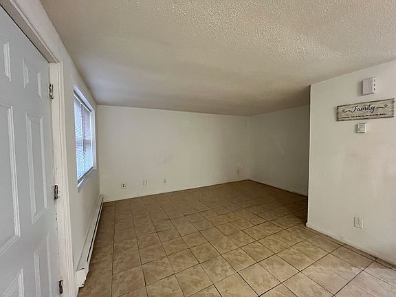 3rd image of 1979 Parkview Ave #B