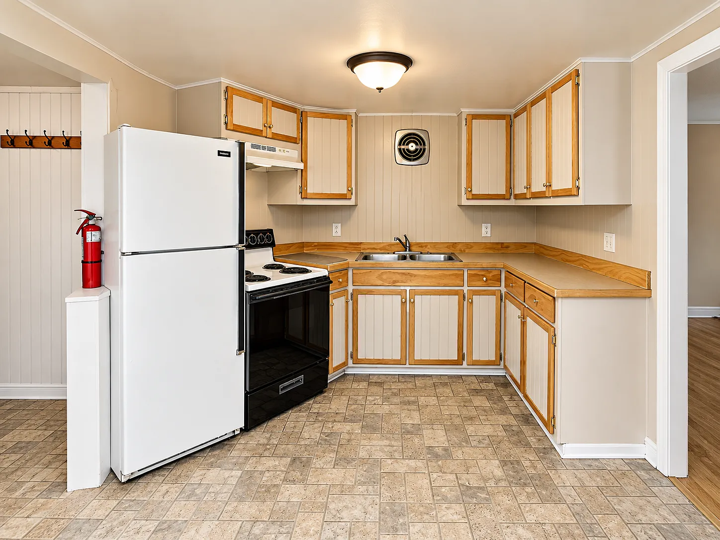 3 bed, $1,985 — Photo 3