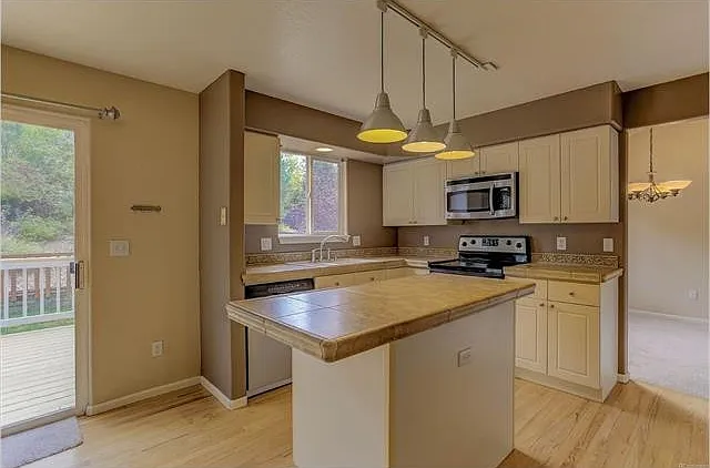 3323 Blue Grass Cir — Photo 9