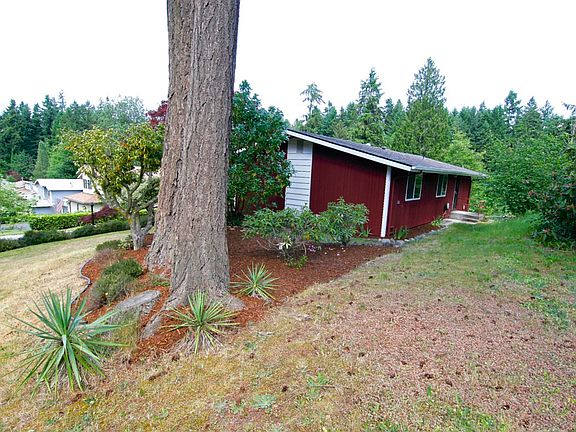 2nd image of 10717 Glenwood Dr SW