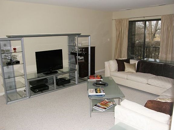 3rd image of 2050 Valencia Dr APT 207