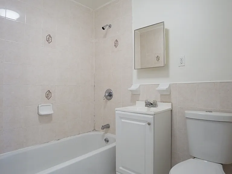 1305 Gates Ave #3 — Photo 14