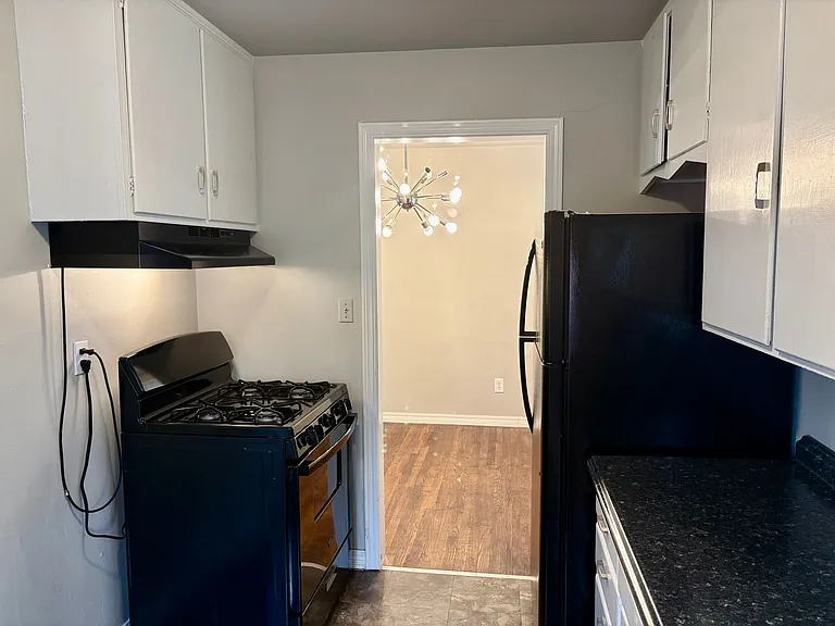 1702 W Britton Rd — Photo 3