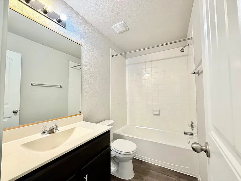 10502 Fulton Ave — Photo 33