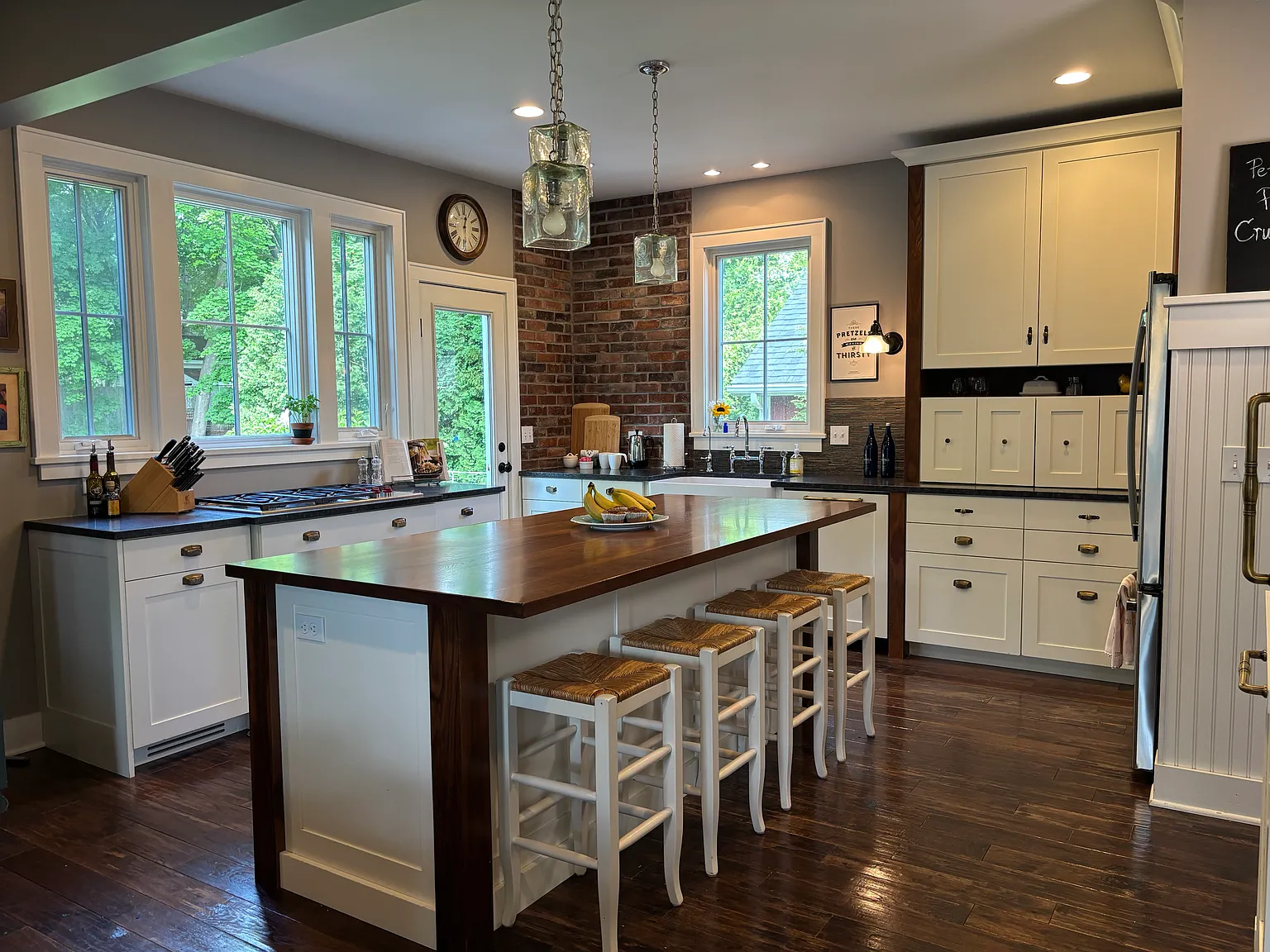 4 bed, 2600 sqft, $4,900 — Photo 3