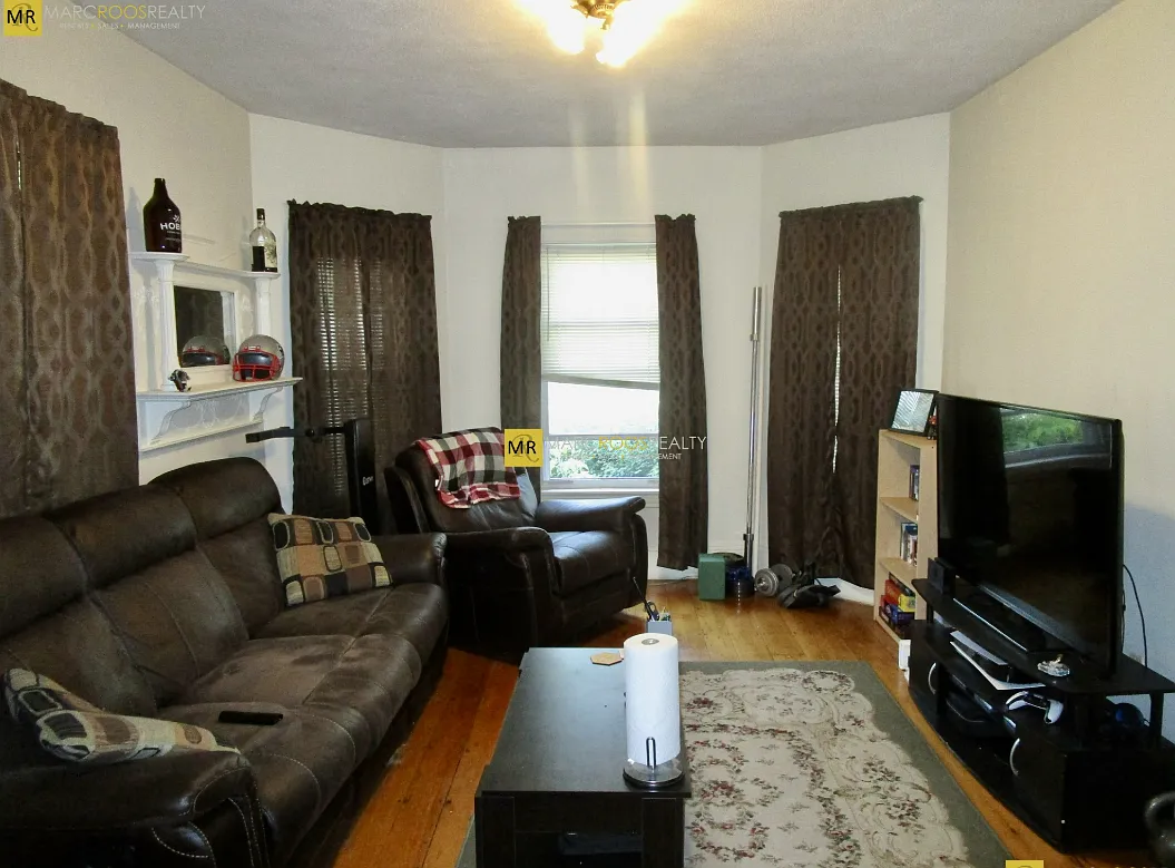 4 bed, 9999 sqft, $3,000 — Photo 2