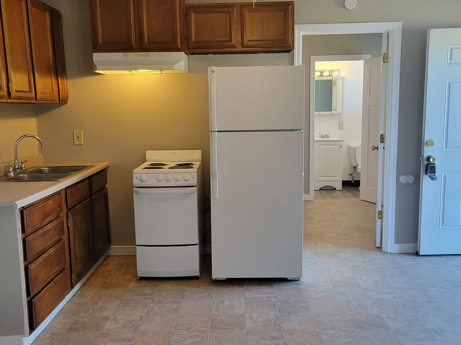 1225 N 2nd Ave — Photo 3