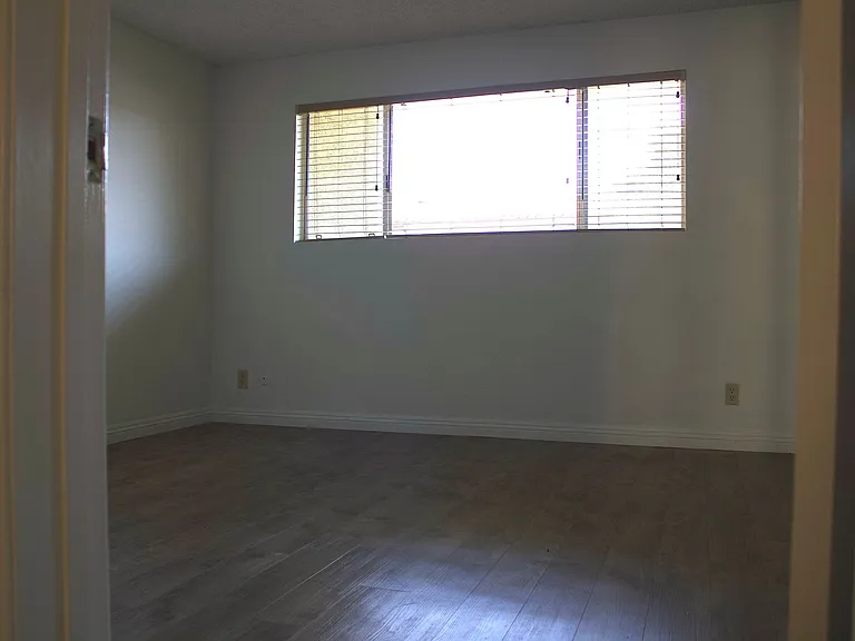 1179 W 11th St #2 — Photo 14
