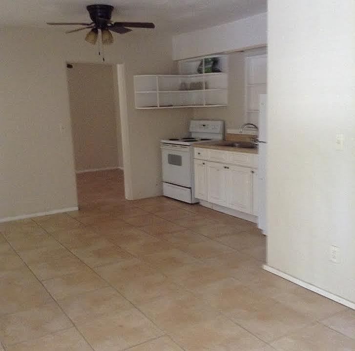 2nd image of 840 E Graves Ave