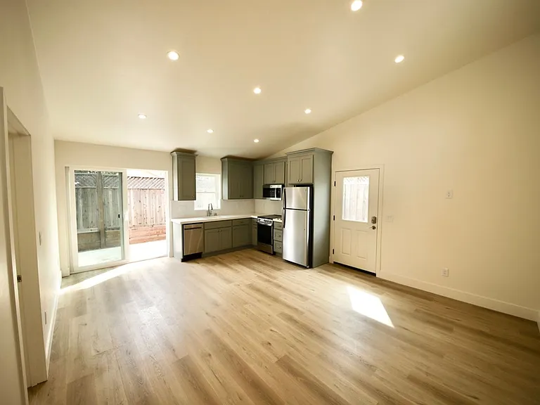 1986 Coastland Ave #Ave;-unit B — Photo 4