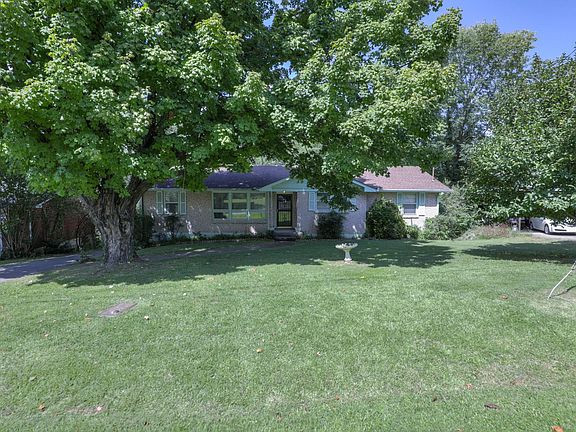 3rd image of 605 Glenpark Ct