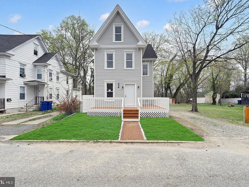 1st image of 326 Maurice St