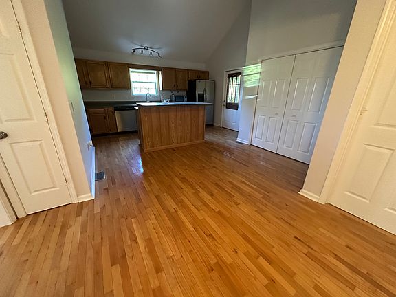 3rd image of 1213 Leslie Ct