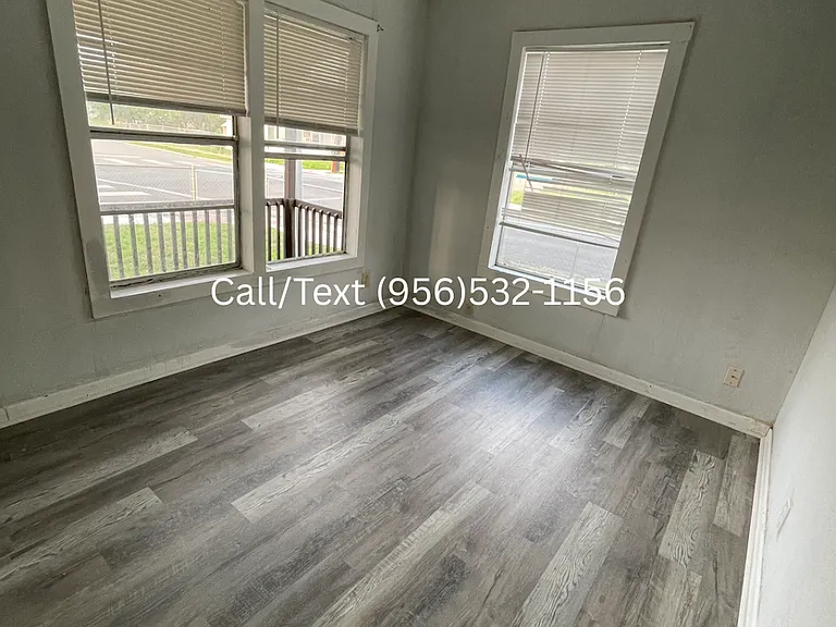 2901 Soledad St — Photo 3