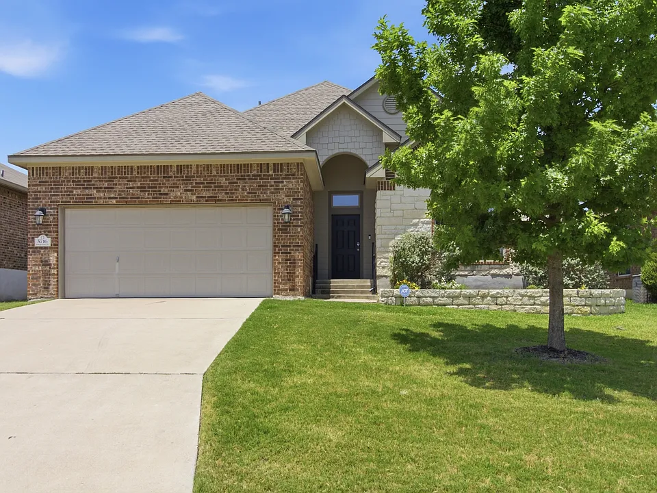 5716 Blackstone Dr