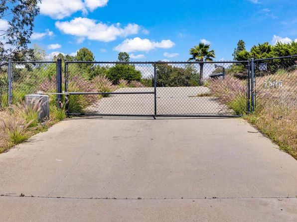 9878 Quail Canyon Rd, El Cajon, CA 92021