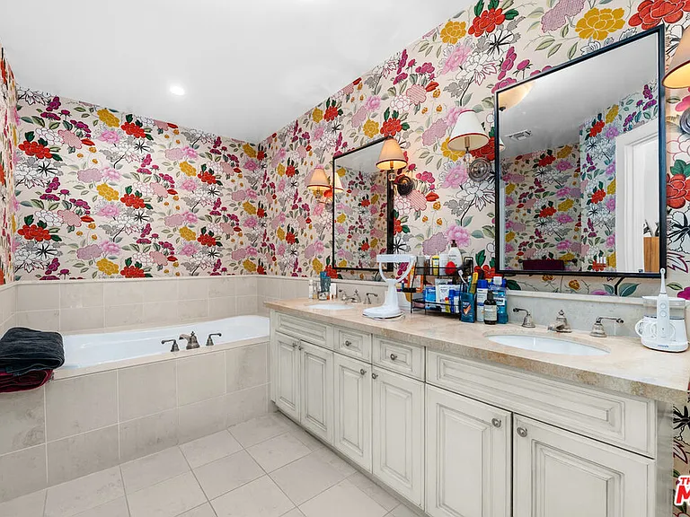 411 N Oakhurst Dr #305 — Photo 32
