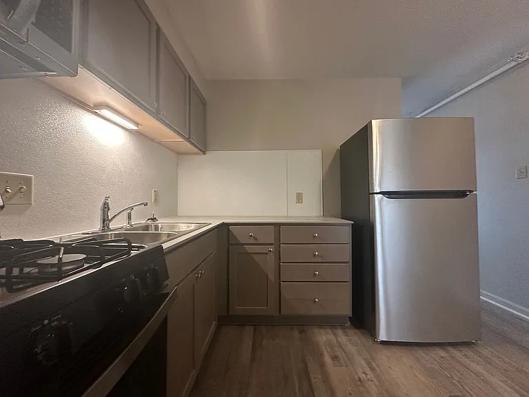 300 E Shelbourne Dr — Photo 17